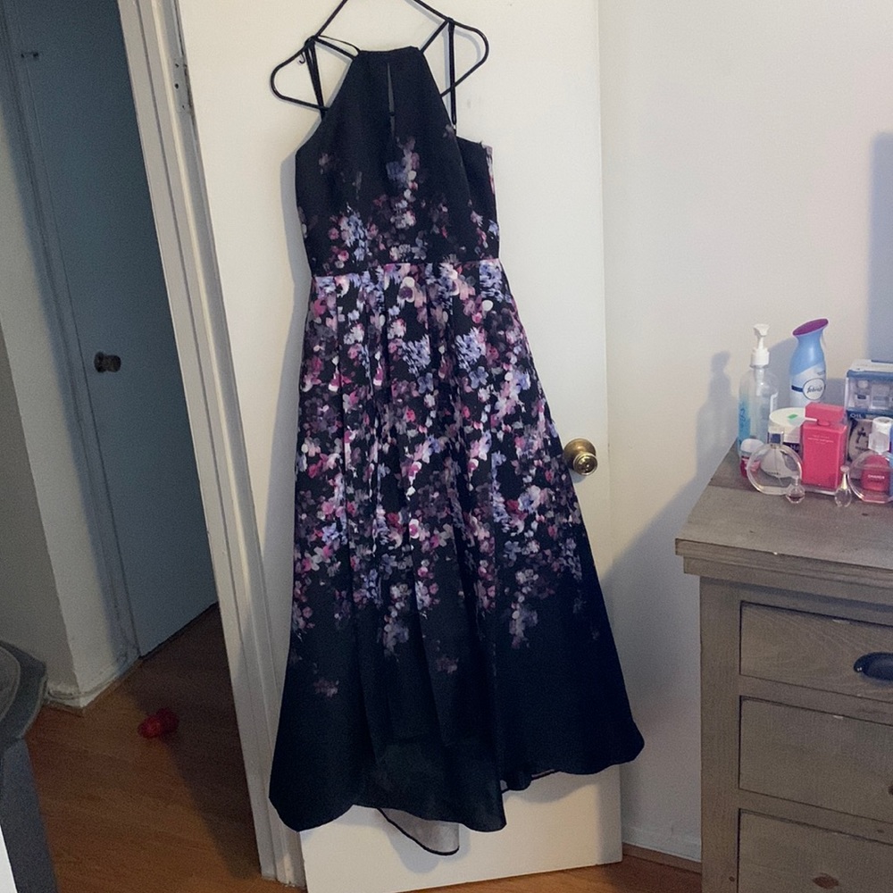 Wedding/prom dress.. longer in the back.. work only one time